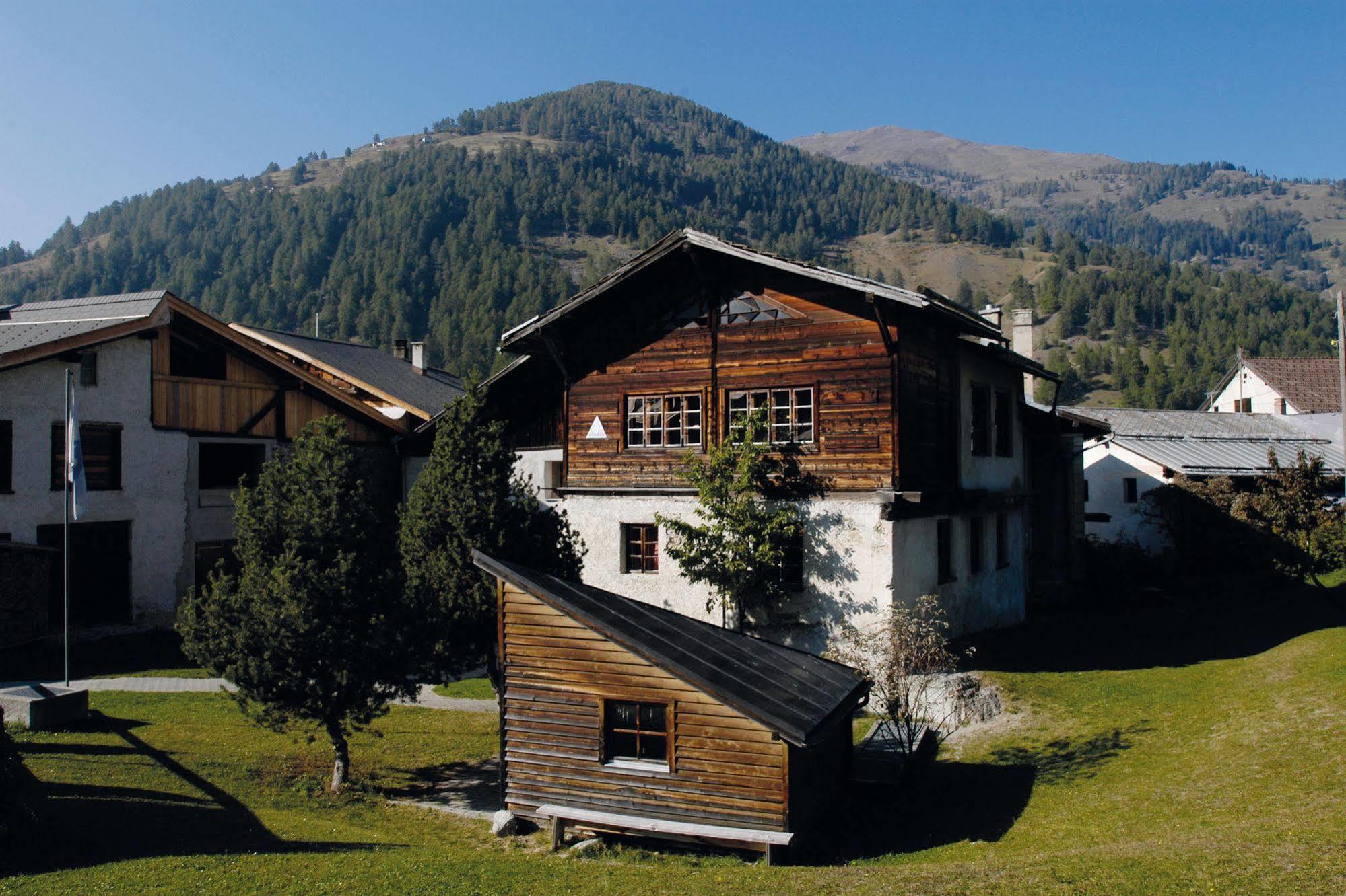 Sta-Maria Youth Hostel Santa Maria Val Muestair Екстериор снимка