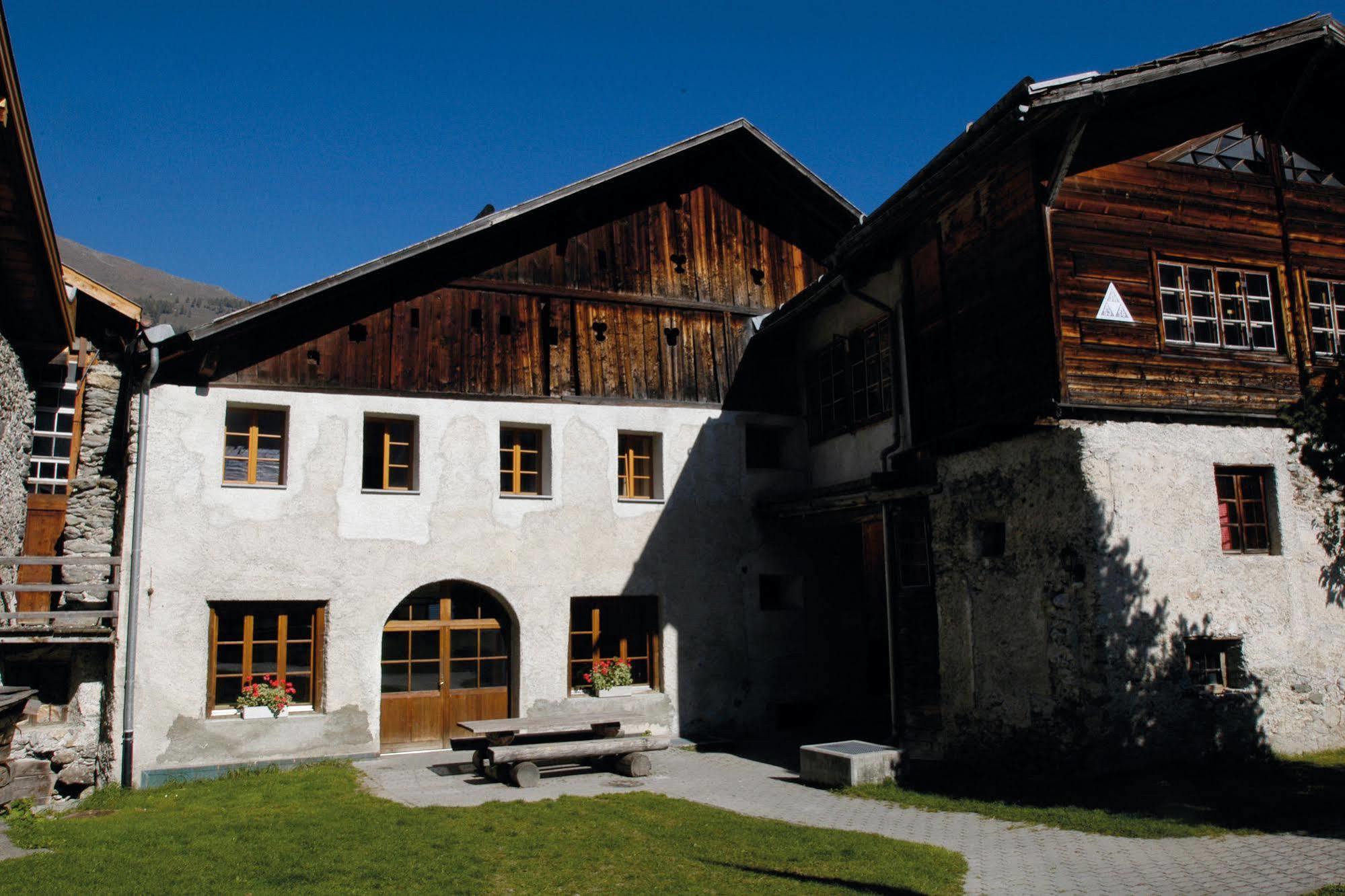 Sta-Maria Youth Hostel Santa Maria Val Muestair Екстериор снимка