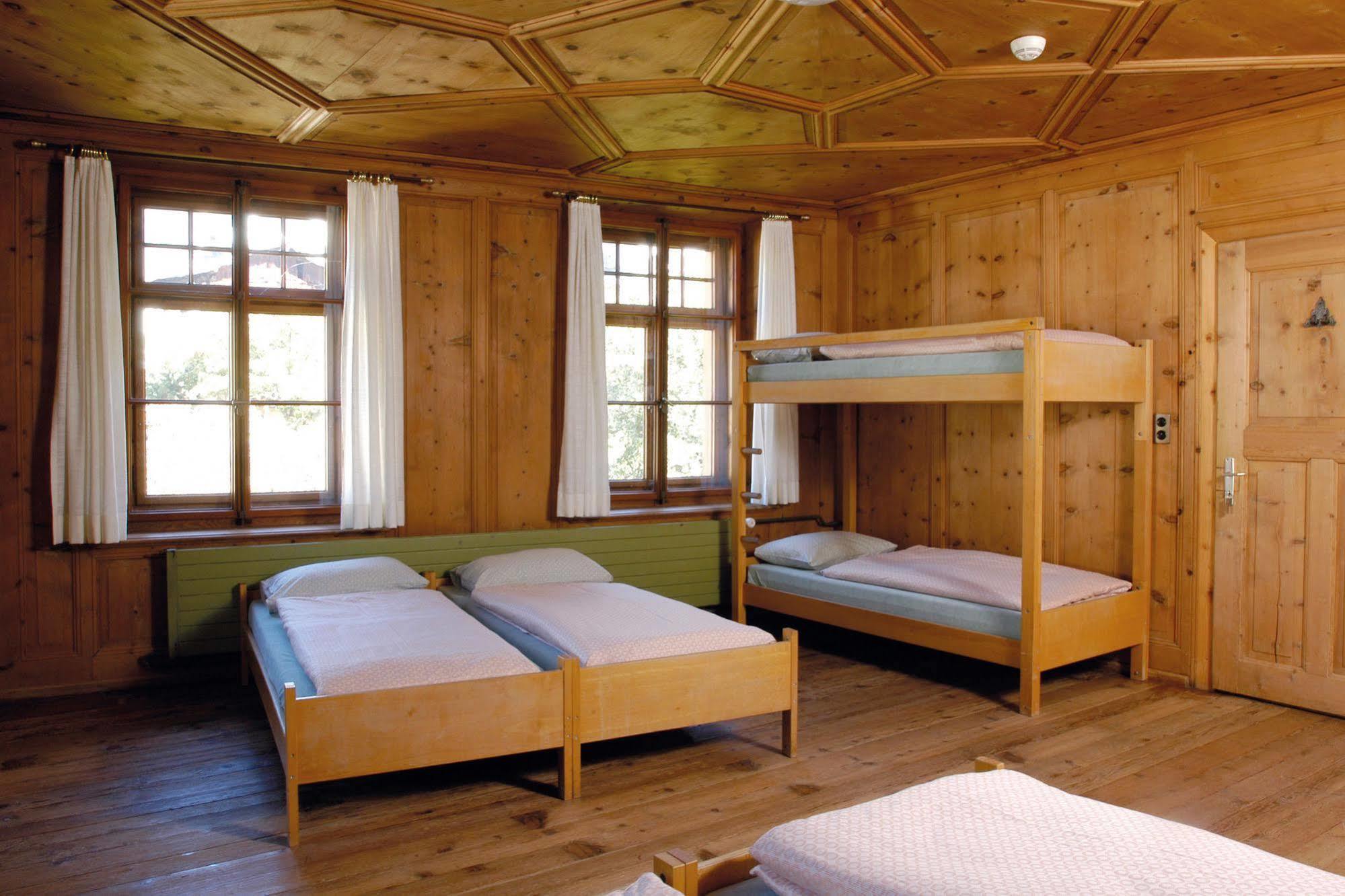Sta-Maria Youth Hostel Santa Maria Val Muestair Екстериор снимка