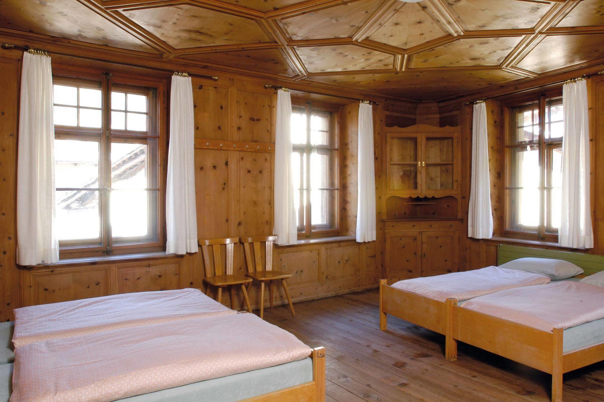 Sta-Maria Youth Hostel Santa Maria Val Muestair Екстериор снимка