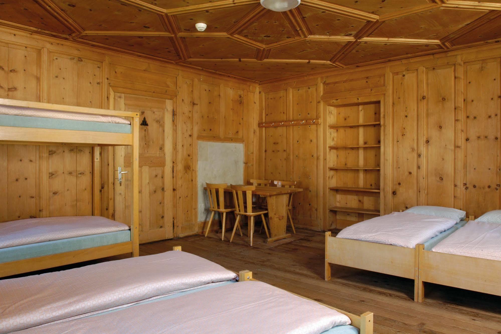 Sta-Maria Youth Hostel Santa Maria Val Muestair Екстериор снимка