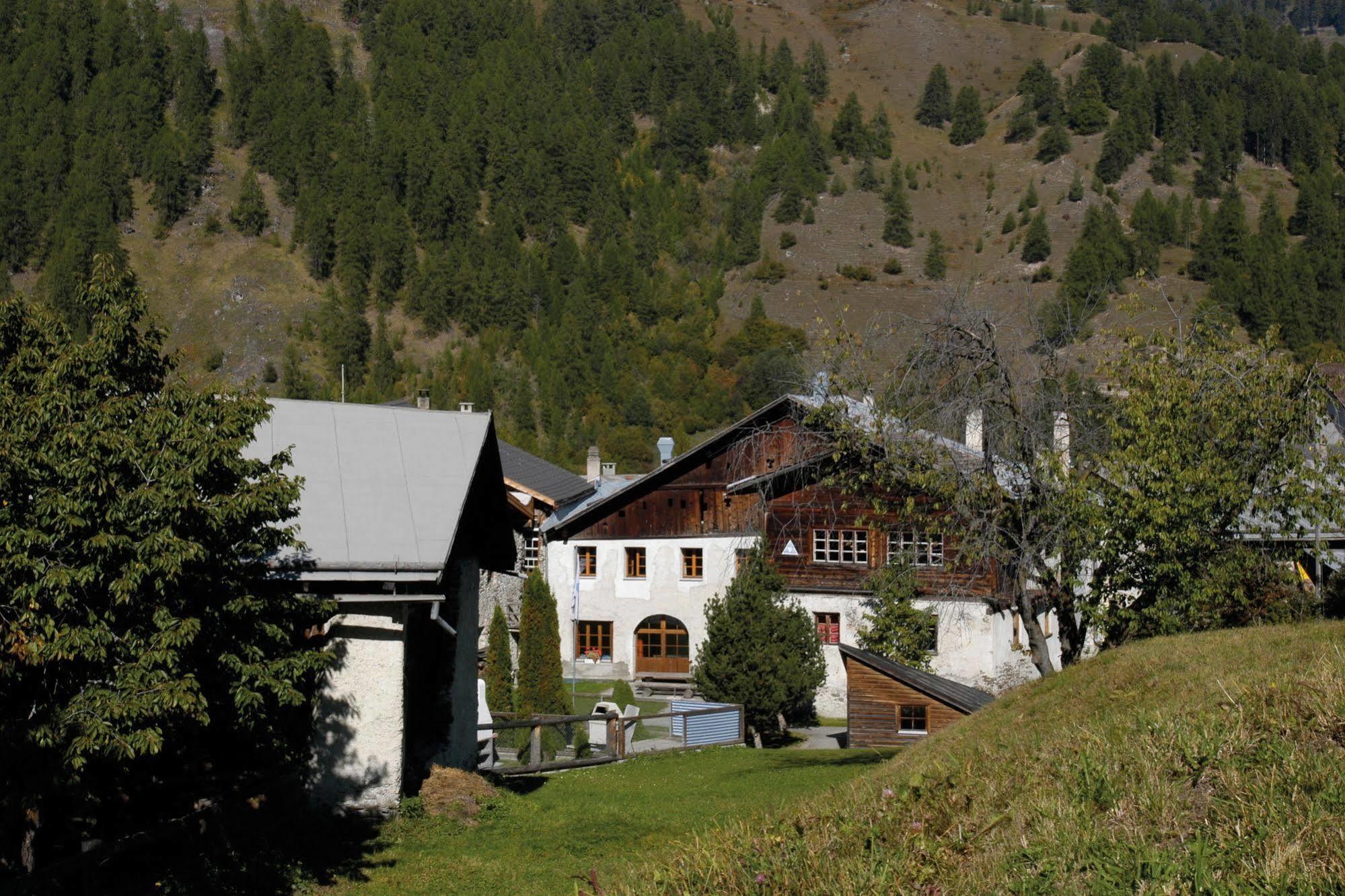 Sta-Maria Youth Hostel Santa Maria Val Muestair Екстериор снимка
