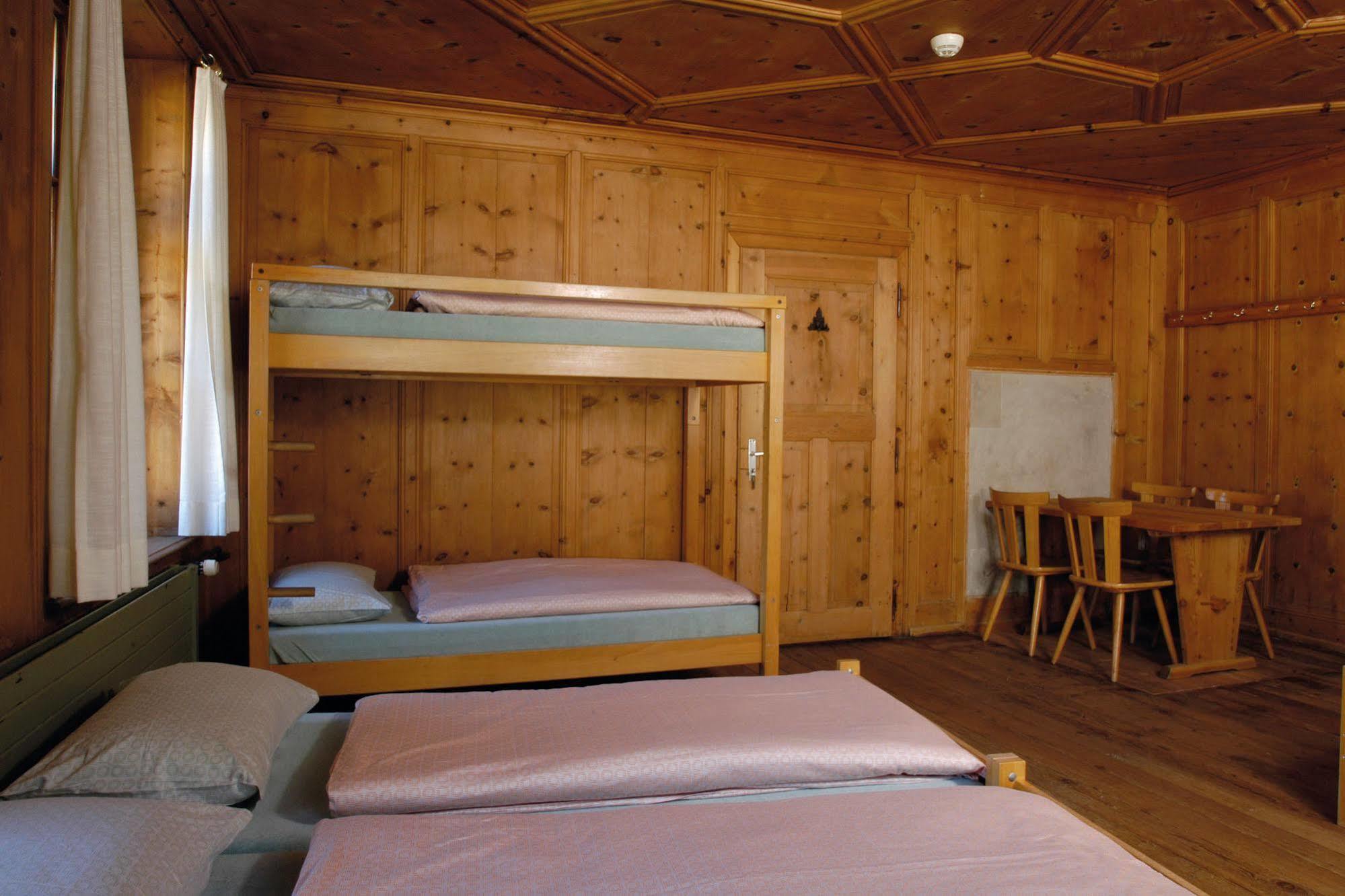 Sta-Maria Youth Hostel Santa Maria Val Muestair Екстериор снимка